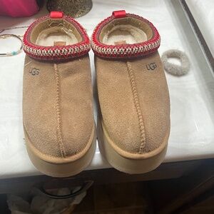 Ugg Womens Tazz Size 8